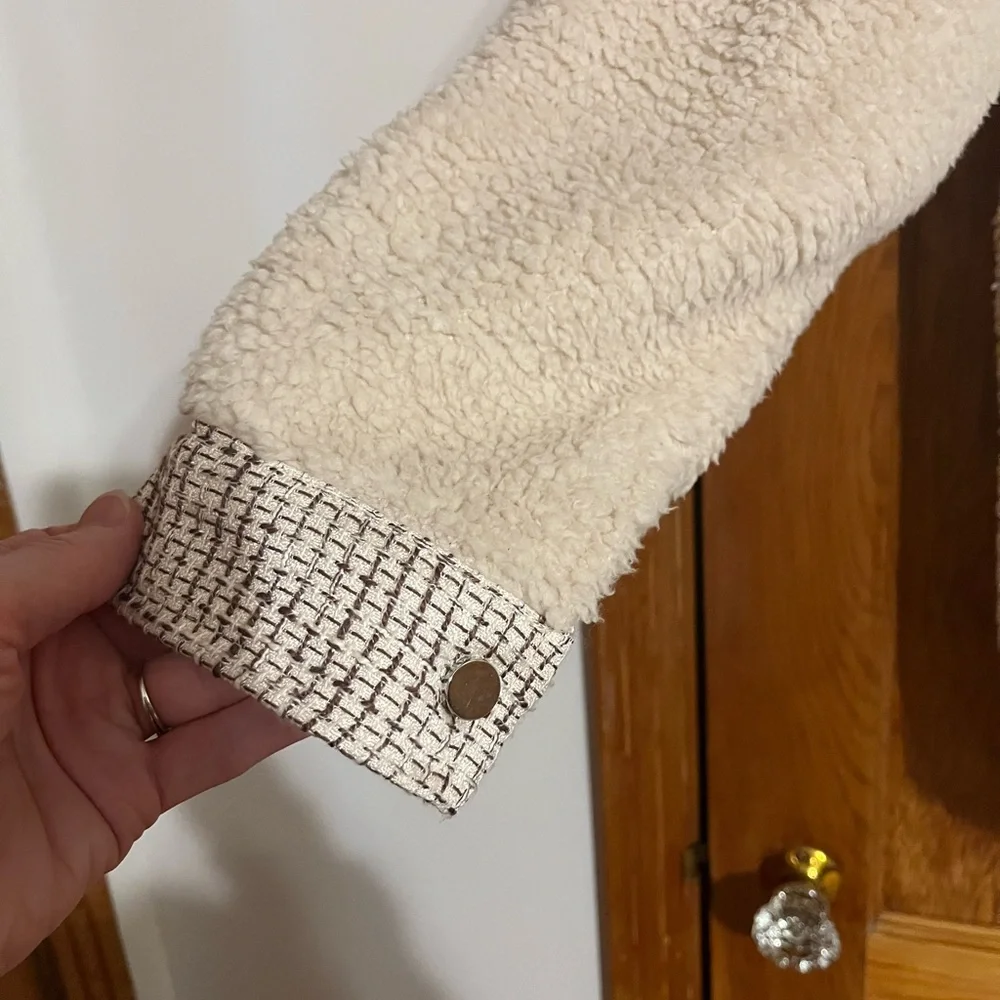 Cream Sherpa Jacket with Plaid Accents - Picture 4 of 6